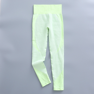 Ensemble de yoga pour femmes, personnalisé, haute qualité, sans coutures, léger, meilleur design, vêtements de sport haute extensibilité - Product Image 3