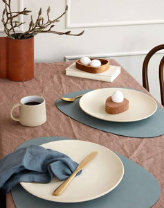 Sets de table en cuir design nordique antidérapants, diamètre 450 mm, bleu et beige, pour salle à manger moderne - Product Image 1