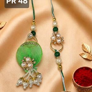 Conjunto de Rakhi de Perlas Hecho a Mano con Diseño de Malla Floral y Borlas de Cuentas para Raksha Bandhan - Product Image 6