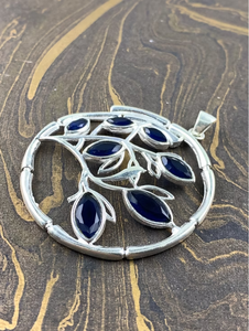 Pendentif Feuille Multi-Saphirs Élégant Fait Main par un Designer, en Argent Sterling 925, Bijou Quotidien, Fabricant - Product Image 3