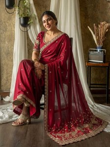 Ensemble indien pakistanais en georgette bleue brodée, longueur ras du sol, avec dupatta floral, chemisier imprimé et jupe, tenue traditionnelle recyclée - Product Image 3