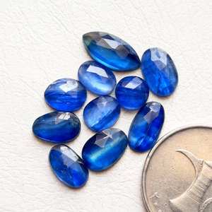Lote de 10 piezas de piedras de cianita azul natural con corte rosa, piedras de cianita azul natural con reverso plano para la fabricación de joyas DIY. - Product Image 1