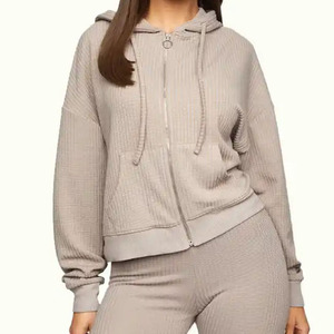 Ensemble sweat à capuche et short pour femme de qualité supérieure, service OEM, conception ODM, logo imprimé sur l'ensemble, ensemble sweat à capuche tendance, dernière conception 2026 - Product Image 4