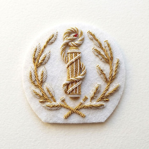 Badges brodés à la main élégants, accessoires brodés faits main les plus vendus avec service de personnalisation de marque OEM, fabricant - Product Image 1