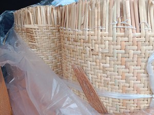 Rouleau de tressage en rotin tissé à la main, matériau en cane naturelle, motif hexagonal pour meubles et décoration - Product Image 3