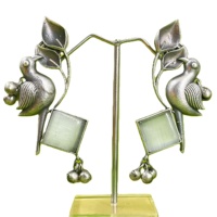 Boucles d'oreilles clous vintage en laiton plaqué argent oxydé, motif oiseau blanc, serti clos avec pierre Monalisa, pour mariage - En stock