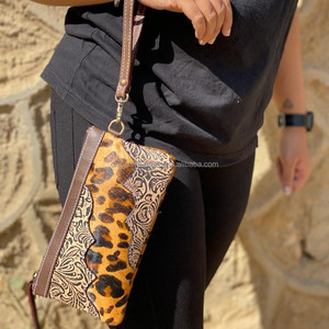 Cartera de mano de cuero con herramientas Monedero Pelo en embrague de cuero Carteras de cuero con estilo Único para mujeres - Product Image 2