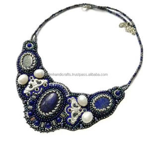 Collar de moda hecho a mano con cuentas de cristal brillantes Joyería elegante y ligera para fiestas y ocasiones especiales - Product Image 1