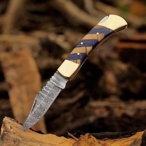 Cuchillo Plegable de Acero Damasco Nordic Forge EDC con Bloqueo Trasero, Mango de Madera Pakka Oliva, Empuñadura de Latón, Funda, Cuchillo Utilitario de Bolsillo - Product Image 2