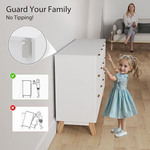 Comò a 6 cassetti per camera da letto, bianco scanalato, con maniglie a dita color oro e 5 gambe in legno - Product Image 5