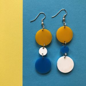 Boucles d'oreilles en résine faites à la main, bijoux fantaisie légers et colorés pour femmes et filles, idéales pour les fêtes, les mariages, les cadeaux ou l'usage quotidien - Product Image 4