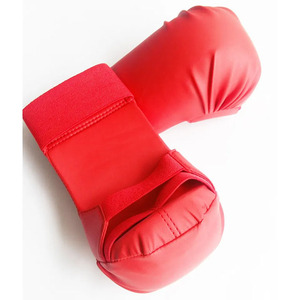Protège-mains de karaté tendance, respirants, antidérapants, couleur rouge, pour entraînement de kickboxing, gants d'amateurs de karaté. - Product Image 1