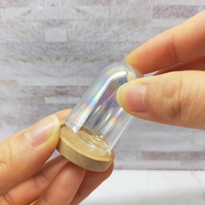 Cúpula de Cristal Iridiscente Transparente en Miniatura a Escala 1:12 con Base de Madera, Adorno Decorativo - Product Image 3