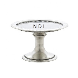 Support à gâteau en aluminium avec finition argentée antique, design embossé fait main, support à gâteau en métal, support de service pour cupcakes - Product Image 5