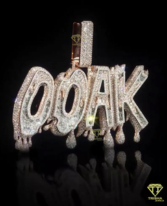 จี้เพชรโมอิสซาไนต์แบบกำหนดเอง "DOAK" สร้อยคอฮิปฮอปประดับเพชรเต็มตัว ตัวอักษรแบบหยดน้ำ เครื่องประดับสุดหรู เป็นของขวัญ - Product Image 1