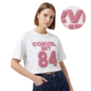 Camisa de mujer de diseño personalizado con bordado de chenilla, corte holgado, estilo casual, ropa de verano, streetwear, con apliques texturizados. - Product Image 1