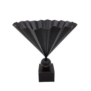 Dernière conception de sculpture décorative en fer rouillé avec base carrée pour la décoration intérieure. - Product Image 1