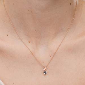 Collar con Colgante de Corazón Infinito en Oro de 14K, con Corte de Corazón, Aguamarina Natural como Piedra de Nacimiento, Colgante con Forma de Infinito y Detalle de Diamante - Product Image 3