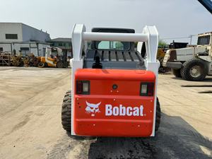 รถตักล้อยาง S300 เครื่องยนต์ Kubota กำลัง 60 กิโลวัตต์ ล้อสีขาวแดง มือสอง รับน้ำหนักได้ 1386 กิโลกรัม น้ำหนักเครื่อง 3750 กิโลกรัม ใช้งานมาแล้ว 1000 ชั่วโมง - Product Image 3