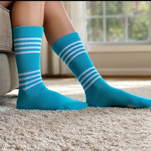 Chaussettes athlétiques de sport pour hommes, couleur unie, absorbant la sueur, respirant, fond de coussin antidérapant, fabricant d'impression numérique - Product Image 2