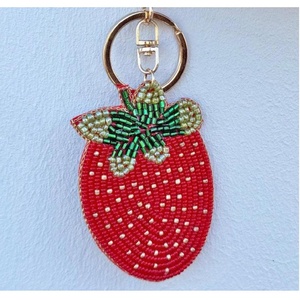 Breloque porte-clés cerise perlée, à accrocher aux clés ou comme breloque de sac, avec feuilles rouges et vertes, pour sac à main, porte-monnaie, clés de voiture, cadeau d'anniversaire, décorative - Product Image 5