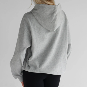 Survêtements personnalisés pour femmes, grammage lourd 500 GSM 350 GSM, en molleton polyester/coton, avec broderie, comprenant un sweat à capuche oversize et un short - Product Image 4