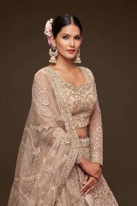 Conjunto de Lehenga Choli de Lujo en Color Beige con Lentejuelas y Bordado Zari, Manga Larga, para Bodas y Fiestas Indias y Pakistaníes, 3 Piezas - Product Image 2