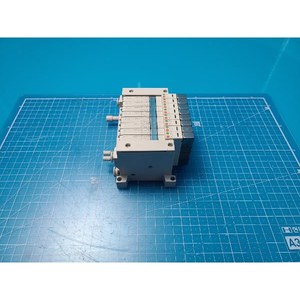 Válvula Solenoide Neumática SMC VQ1201N-51-Q Usada Como Parte del Equipo Legacy Semiconductor - Product Image 6