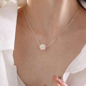 Collar de Perlas de Agua Dulce Naturales Estilo Francés para Mujer, Lujoso y Ligero, con Cadena para Clavícula, Diseño Único - Product Image 1