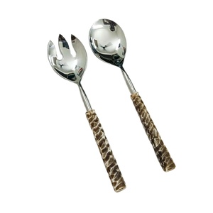 Proveedor profesional que vende alimentos seguros, mango de resina antigua, juego de servidor de ensalada de acero inoxidable para uso en hoteles y restaurantes - Product Image 1