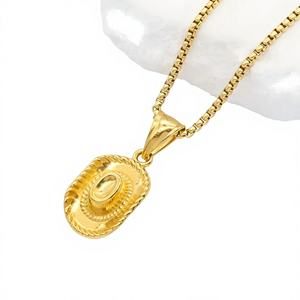 Pendentif de Noël classique en forme d'animal pour femme, en acier inoxydable 304 avec finition plaquée or 18 carats, avec élégante chaîne en boîte - Product Image 2