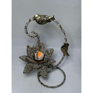 Portavelas Metálico - Decoración de Lujo Ecológica para el Hogar, Cuentas Blancas y Doradas, Diseño Colgante Hecho a Mano, Adorno Perfecto para Mesa - Product Image 2