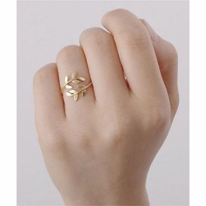 Bague ajustable en or rose avec flèche, bijou minimaliste à enrouler autour du doigt, bague en métal de haute qualité en forme de pointe de flèche pour femme, bague en cuivre - Product Image 3