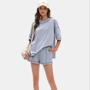 Ensemble deux pièces pour femme : T-shirt et short – Tenue décontractée et confortable pour l'été – Coordonné et assorti – Écologique, respirant et doux - Product Image 1