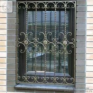 Cadre de fenêtre en fer forgé poli décoratif moderne sur mesure pour villa, design de grille métallique de sécurité extérieure - Product Image 5