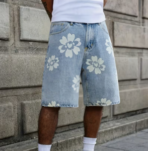 Shorts de Mezclilla para Hombre, Lavado Claro, con Estampado Floral Blanco, Casuales, de Verano - Product Image 5