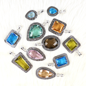 BISMILLAH GEMS Colgantes de Piedras Preciosas Bohemias de Lujo en Tendencia, Forma de Paz, Joyería de Cristal Facetado Elegante, Hecho a Mano en Plata Antigua - Product Image 5