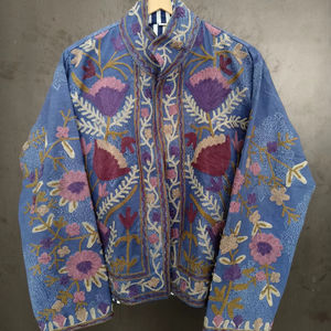 Veste Suzani brodée à la main, tricotée et matelassée, réversible, vintage pour femmes - Product Image 1