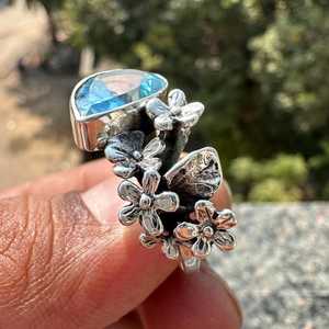 Bague en argent sterling avec topaze bleue taille poire florale, pierre de naissance de décembre, bijou élégant, cadeau minimaliste pour elle - Product Image 3