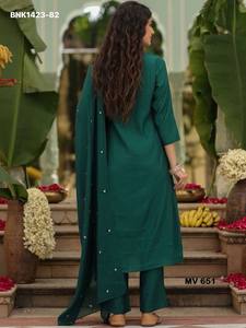 Conjunto de Kurti-Pantalón y Dupatta Verde de Rayón Viscosa de Alta Calidad con Bordado Multihilo, Listo para Usar, Proveedor Indio - Product Image 5