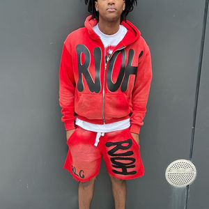 Ensemble deux pièces streetwear personnalisé : T-shirt brodé et short épais, avec impression sérigraphiée et patchs effet usé - Product Image 4