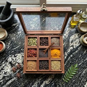 Boîte à épices en bois de Sheesham avec cuillère : Masala Dabba, organisateur de rangement de cuisine, récipient à assaisonnements, en bois durable et artisanal - Product Image 4