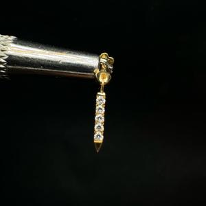 ต่างหูทรงแท่งเพชรขนาด 7 มม. แบบลอยตัว ทำจากทอง 14K พร้อมดีไซน์แบบเกลียว - Product Image 4