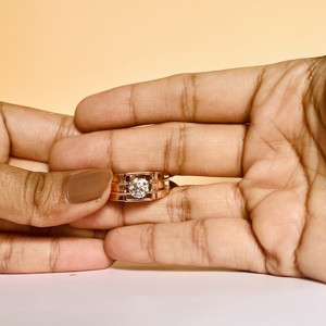 Anillo de Diamante Cultivado en Laboratorio con Corte Brillante Redondo de 3.00CT, Certificado IGI, Oro de 14K, Regalo de Compromiso y Aniversario para Ella, Estilo Clásico - Product Image 3