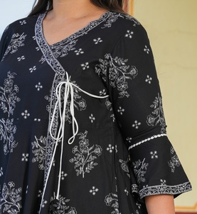 Kurti Anarkali de Rayón para Mujer, Talla Grande, Estampado Floral Negro, Cuello Angrakha, Mangas Acampanadas, Cómodo, Informal, para Uso Diario - Product Image 6