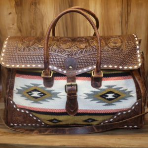 กระเป๋าหนังแท้แบบตะวันตก กระเป๋าหนังแท้ลายแอซเท็ก กระเป๋าเดินทางสุดสัปดาห์แบบตะวันตกเฉียงใต้ กระเป๋าเดินทางสุดสัปดาห์ กระเป๋าเดินทางหนัง - Product Image 1