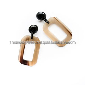 Boucles d'oreilles en corne de buffle fabriquées à la main Bijoux artistiques élégants et légers à l'aspect naturel pour femmes fabriqués en Inde - Product Image 2