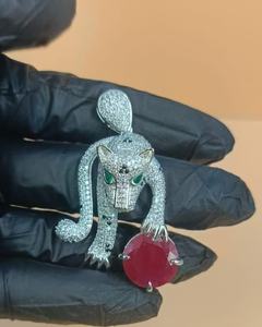 Colgante de leopardo con rubí rojo y moissanita, plata 925 chapada en oro blanco de 14K, estilo hip hop, joyería con incrustaciones de diamantes. - Product Image 4