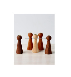 Portavelas de madera maciza que ofrece un soporte estable para velas cónicas, lo que proporciona un encanto decorativo rústico. - Product Image 2