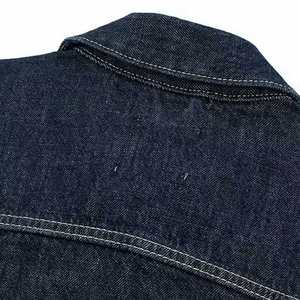 Chaqueta Trucker de Mezclilla Oscura 100% Algodón Ecológico para Mujer, Manga Larga, Cuello Camisero, Cierre de Botones, Corte Regular - Product Image 3